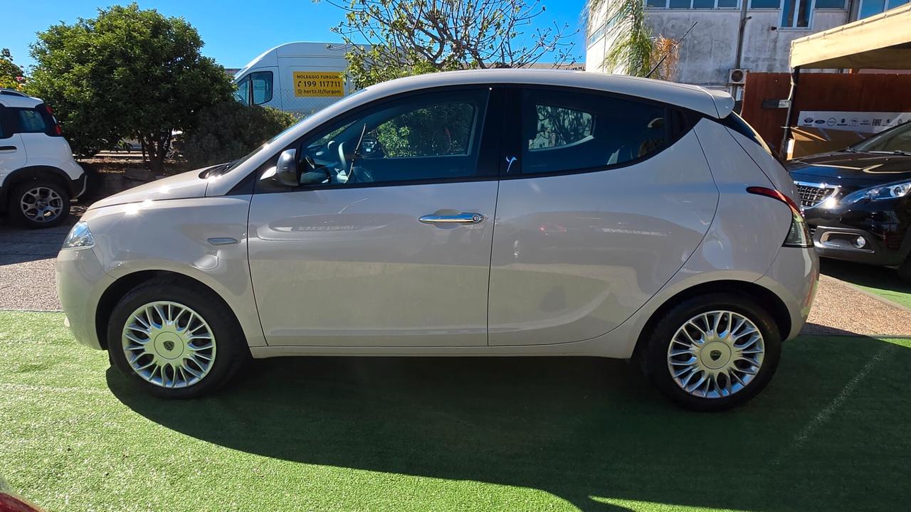 Lancia Ypsilon 1.3 MJT 16V 80 CV 5 porte S&S Silver