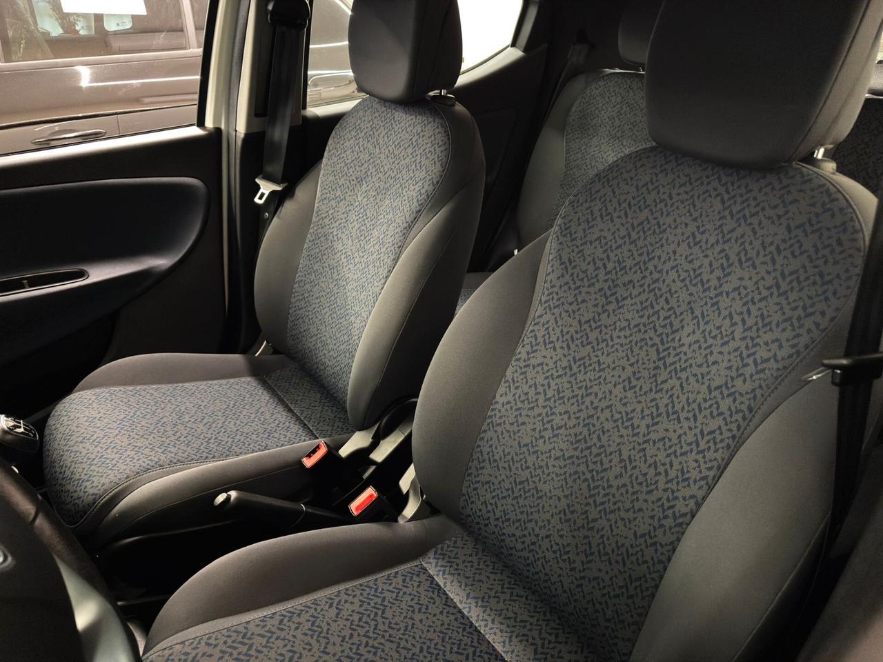 Lancia Ypsilon 1.0 FireFly 70 cv Hybrid Gold