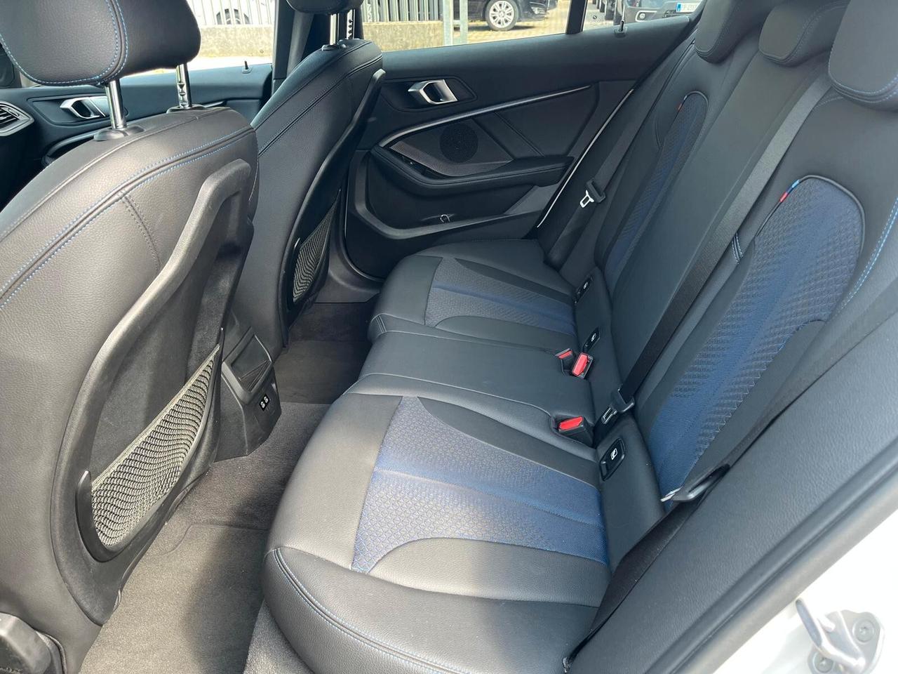 Bmw 118 118d 5p. Msport