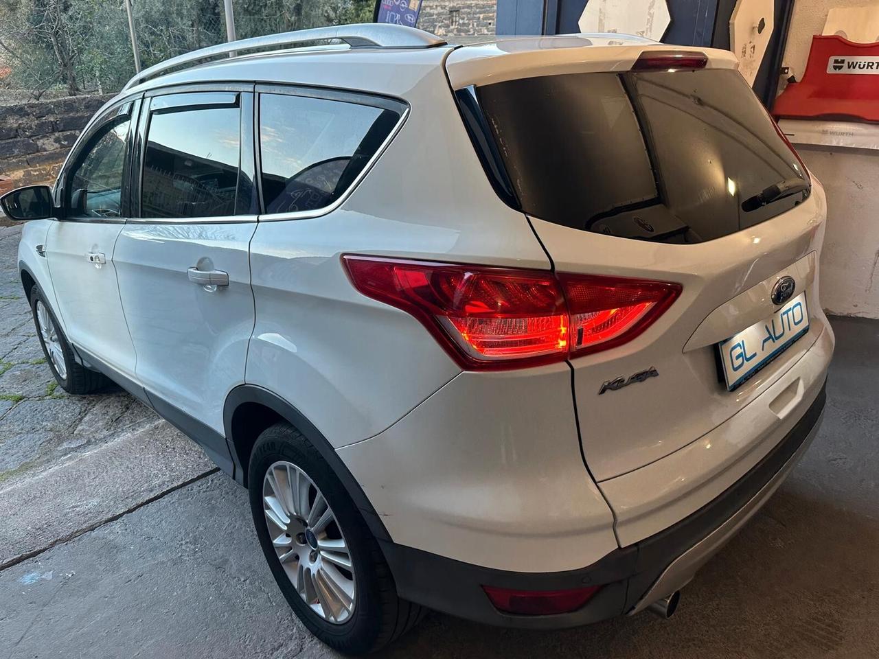 Ford Kuga 2.0 TDCI 140 CV 4WD Powershift Titanium