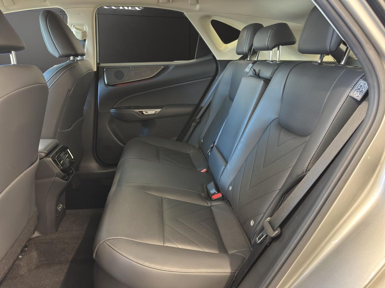 Lexus NX 350h 2.5 Luxury 4wd 244cv e-cvt