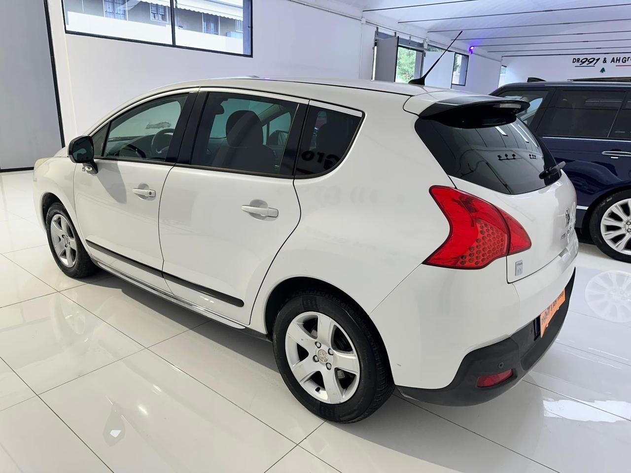 Peugeot 3008 HYbrid4 88g