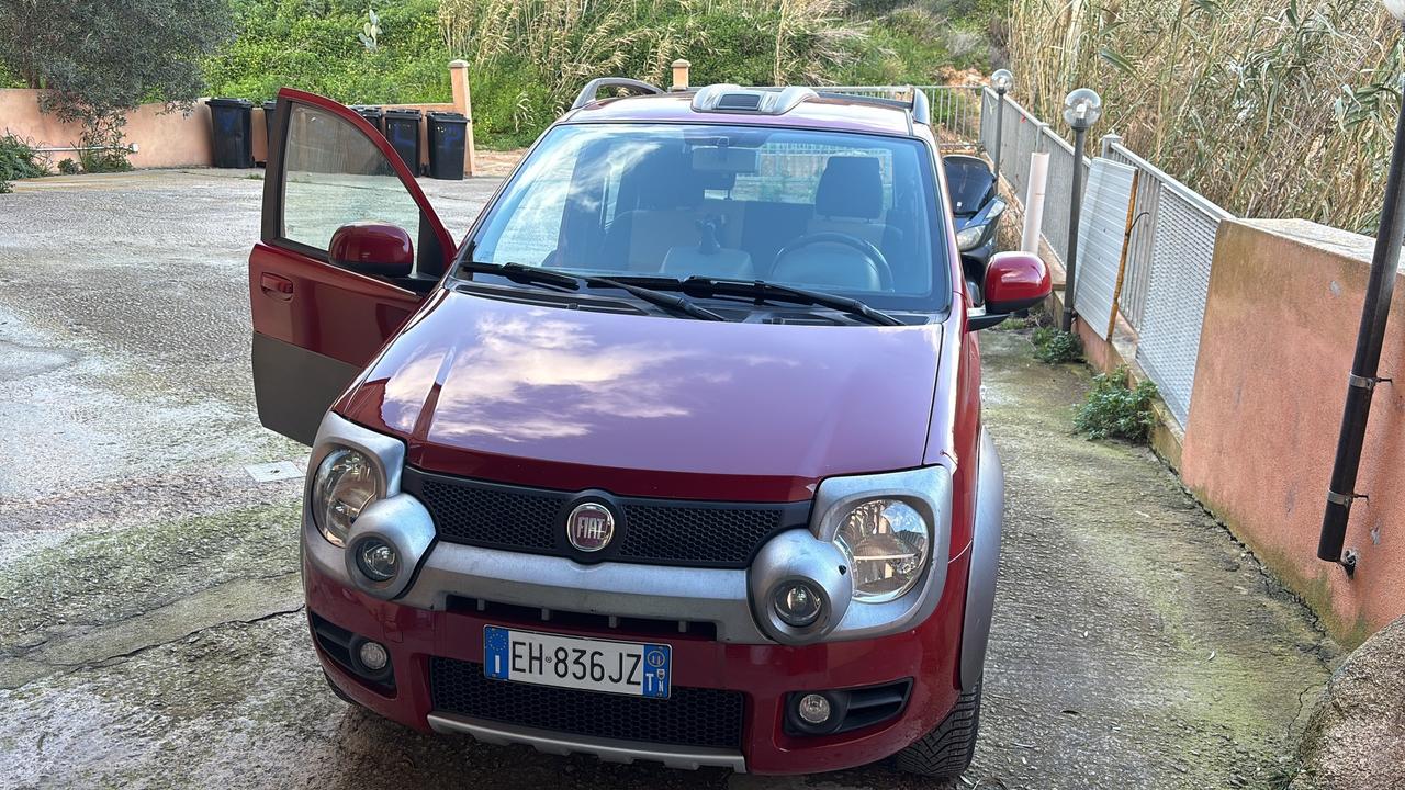 Fiat Panda 1.3 MJT 16V DPF 4x4 Cross serie speciale gancio traino di serie