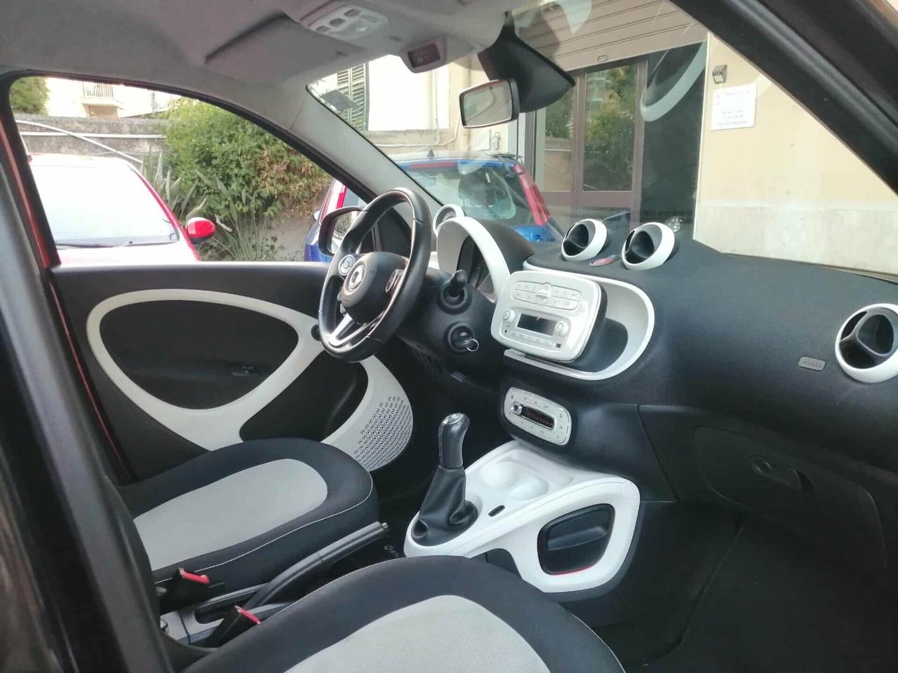SMART FORFOUR 2015 PASSION 1.0 71CV MANUALE