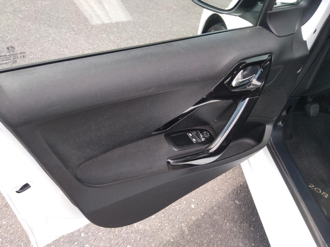 Peugeot 208 1.4 HDi 68 CV 5 porte Allure x neopatentati