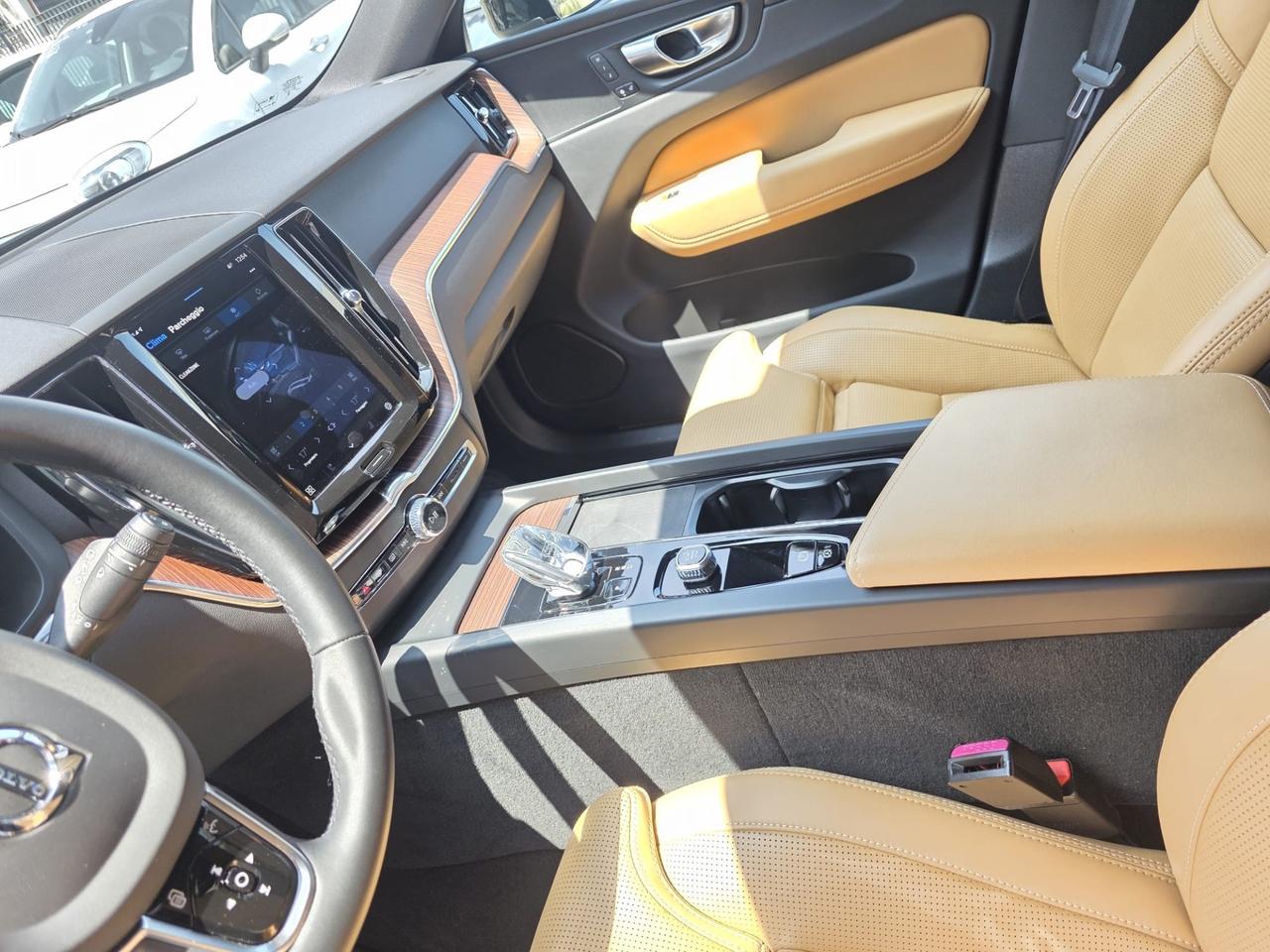 Volvo XC60 B4 2.0 hybrid 2023