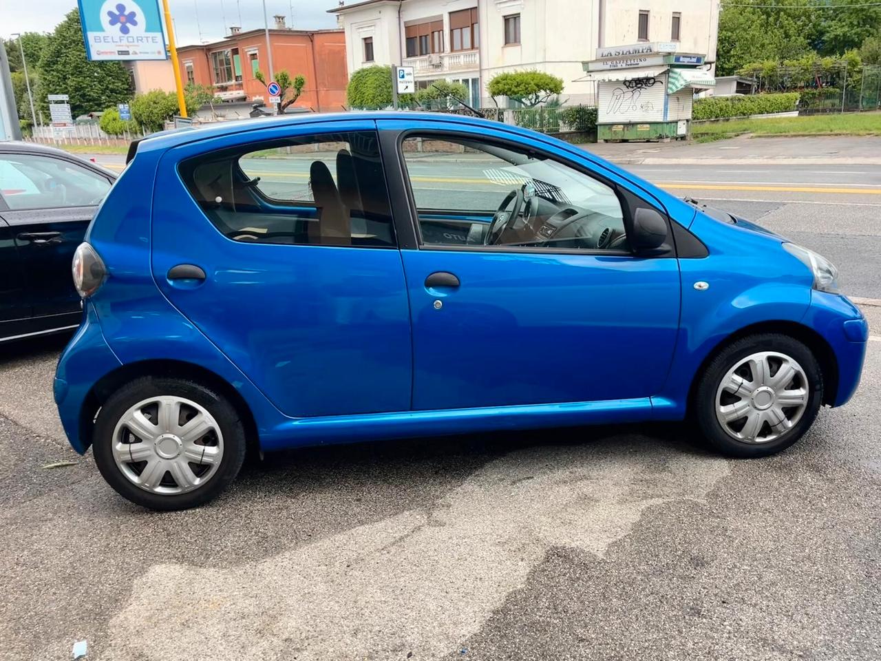 Toyota Aygo 1.0 12V VVT-i 5 porte Neopatentati