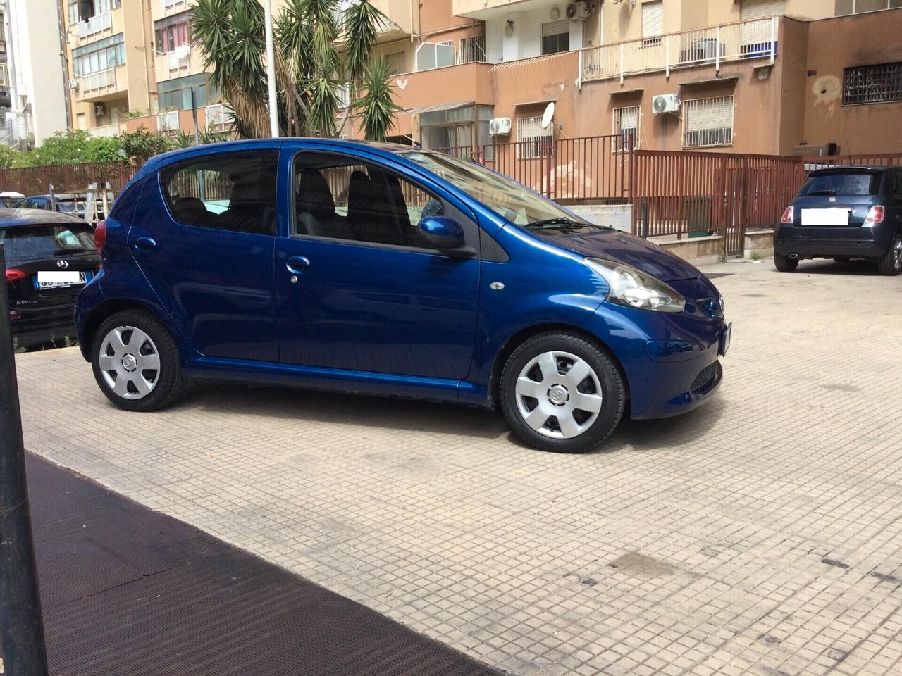 Toyota Aygo 1.0 12V VVT-i 5 porte Sol