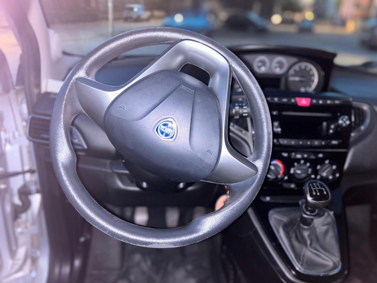 Lancia Ypsilon 0.9 TwinAir 85 CV 5 porte Metano Ecochic Elefantino