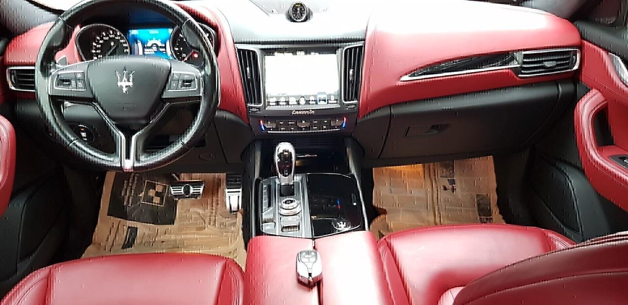 Maserati Levante V6 Diesel 275 Granlusso,pelle rossa,cerchi 21,navi,fari led bixeno,retrocamera,vetri scuri