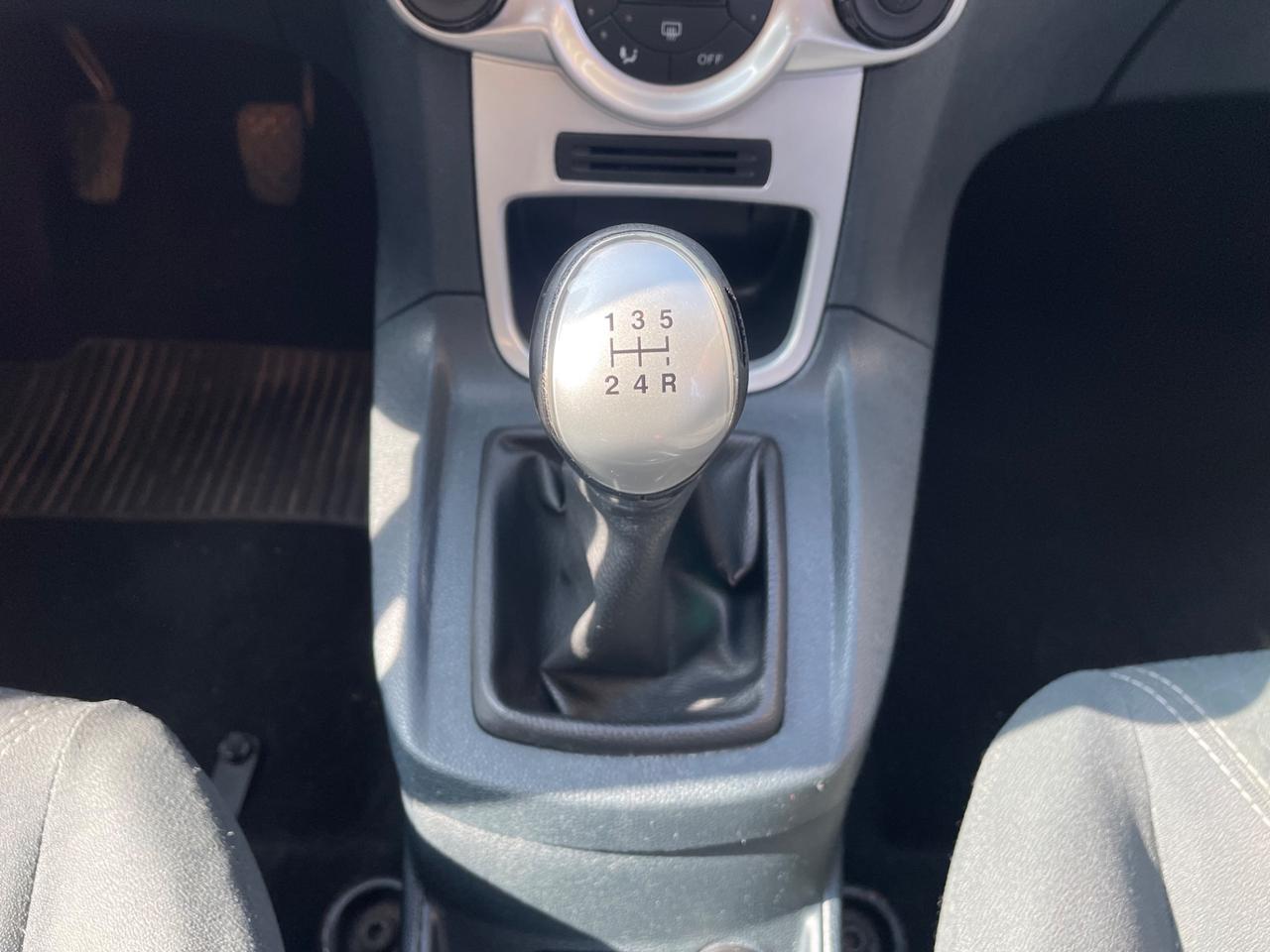 Ford Fiesta 1.4 TDCi 68CV 5 porte Titanium/GARANZIA