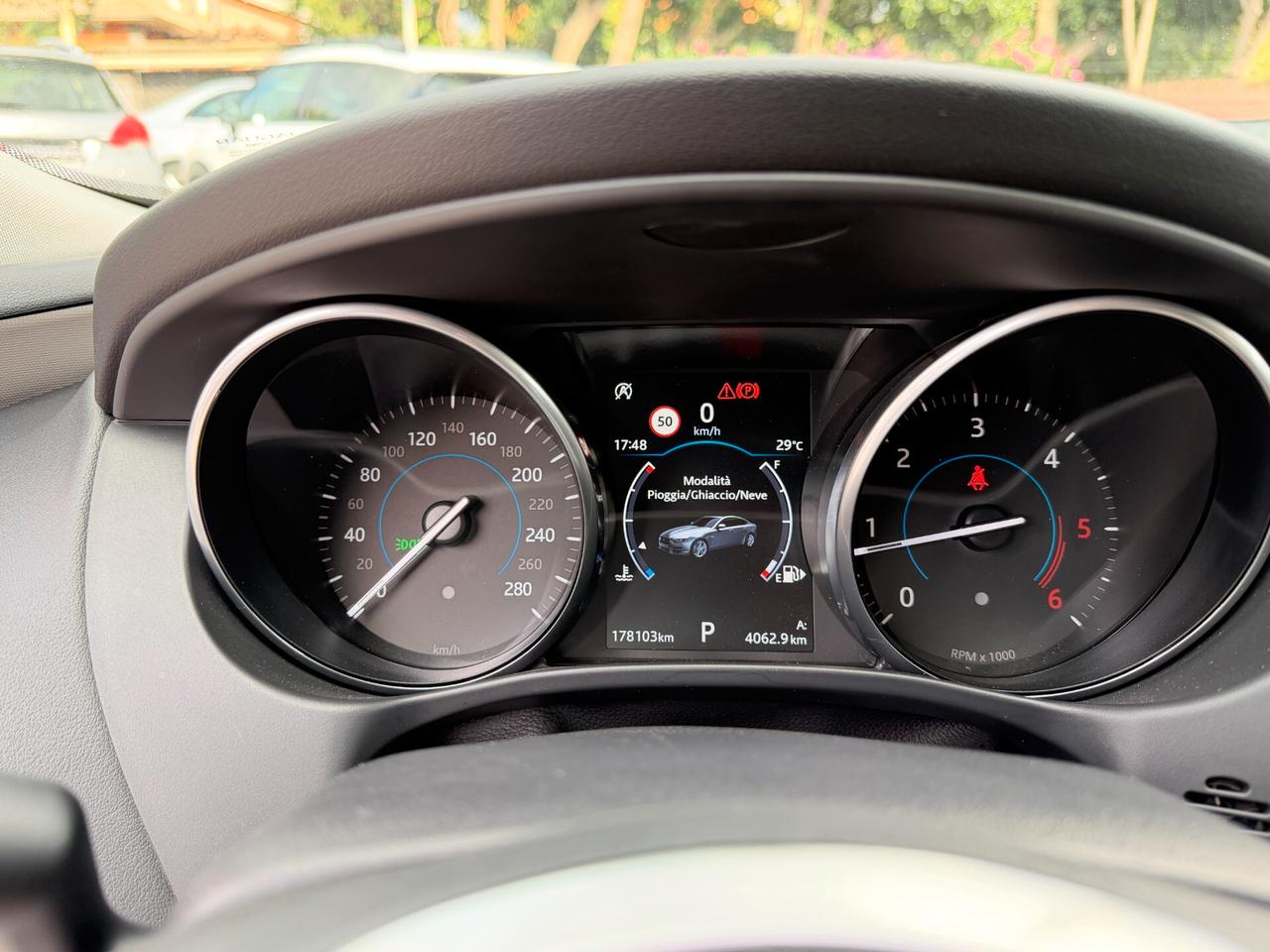 Jaguar XE 2.0 D 180 CV AWD aut. HSE