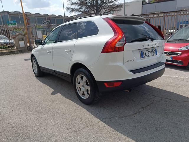 VOLVO XC60 DRIVe kINETIC 163 cv