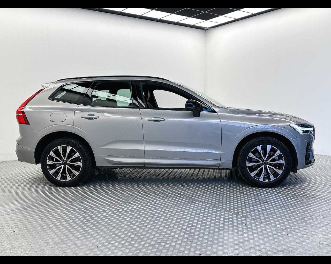 VOLVO XC60 B4 (d) AWD automatico Plus Dark