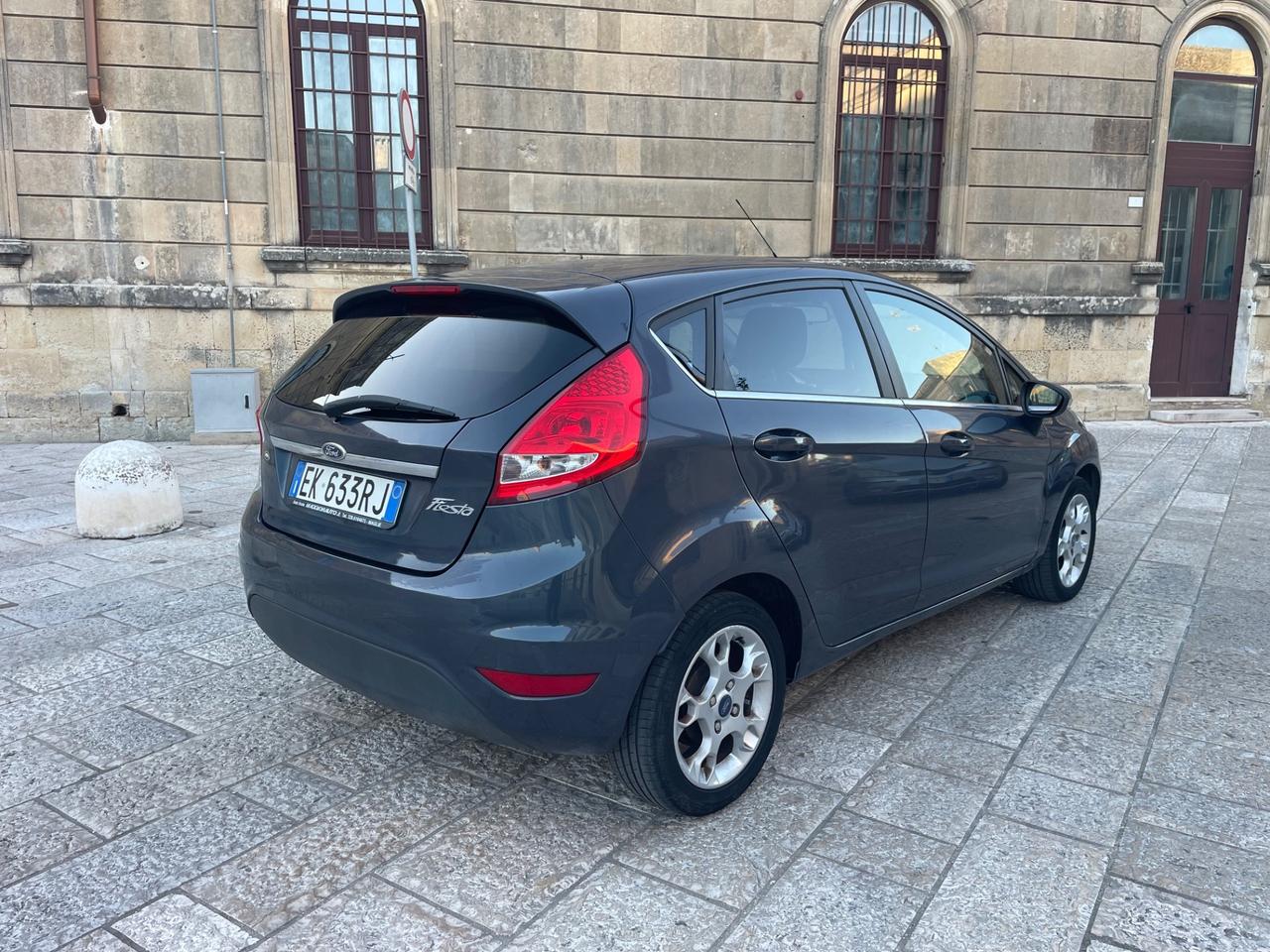 Ford Fiesta 1.4 TDCi 70CV 5 porte Titanium