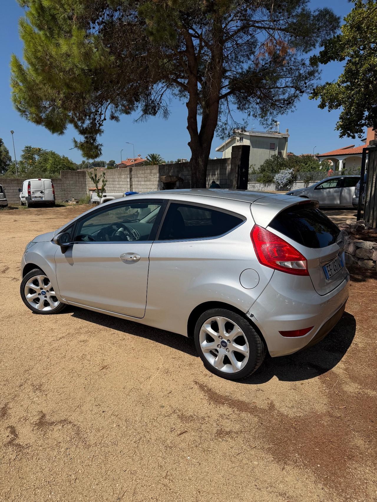 Ford Fiesta 1.4 TDCi 70CV 3 porte Titanium