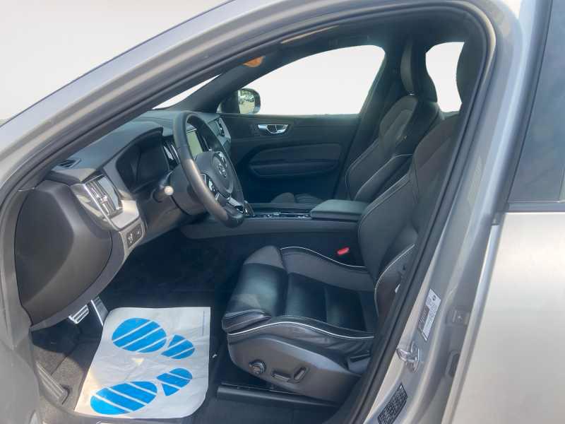 VOLVO XC60 2.0 b4 R-design AwD AuTo
