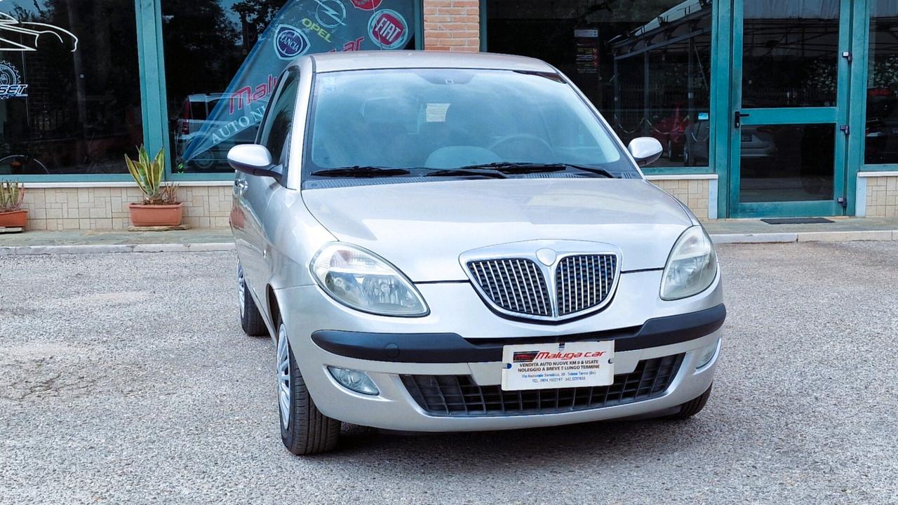 Lancia Ypsilon 1.2 16V Platino