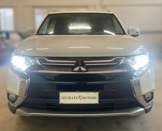 MITSUBISHI Outlander 2.2 DI-D 4WD Instyle Plus SDA 7 posti