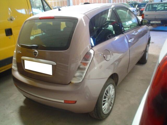 Lancia Ypsilon 1.2 8V Oro