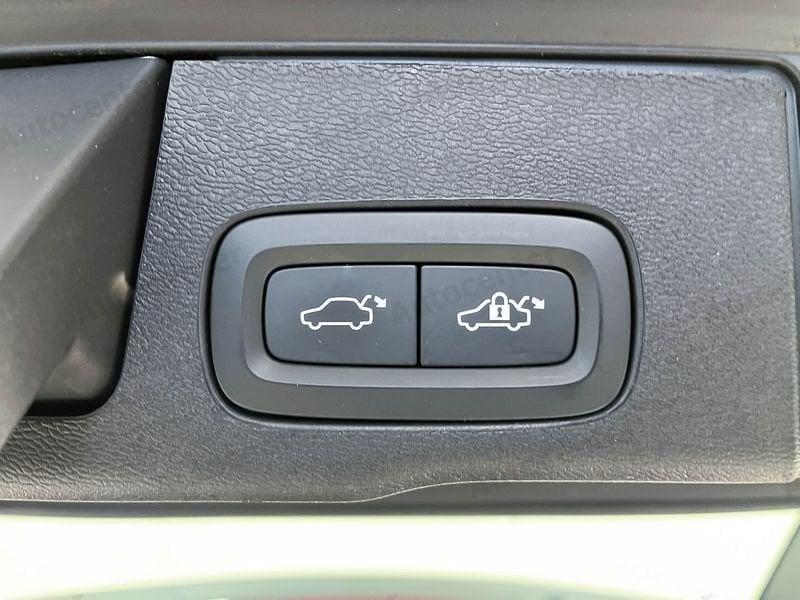 Volvo XC60 B4 (d) AWD AUT PLUS DARK **AUTOCARRO N1**