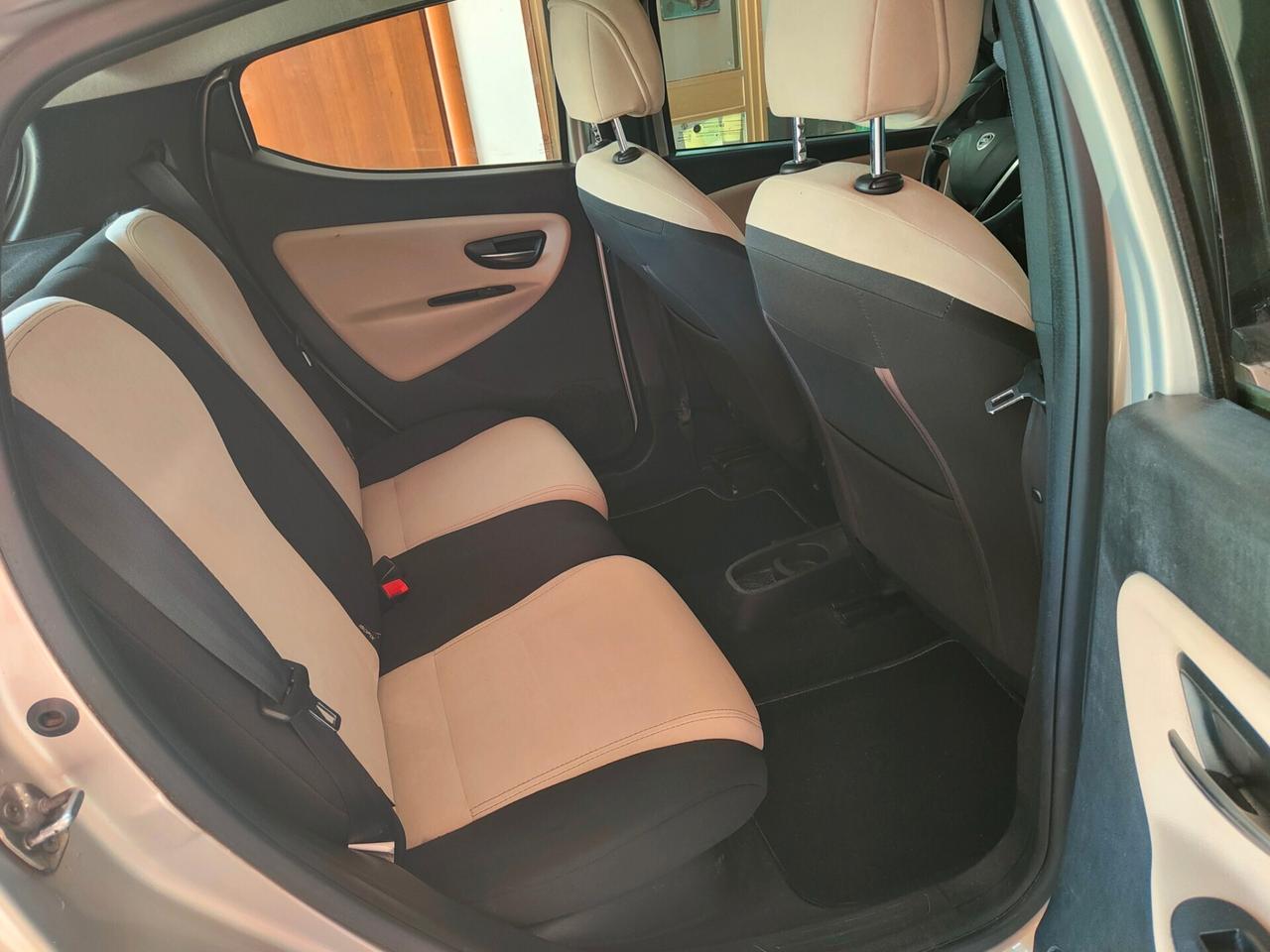 Lancia Ypsilon 0.9 TwinAir 85 CV 5 porte Metano Ecochic Gold