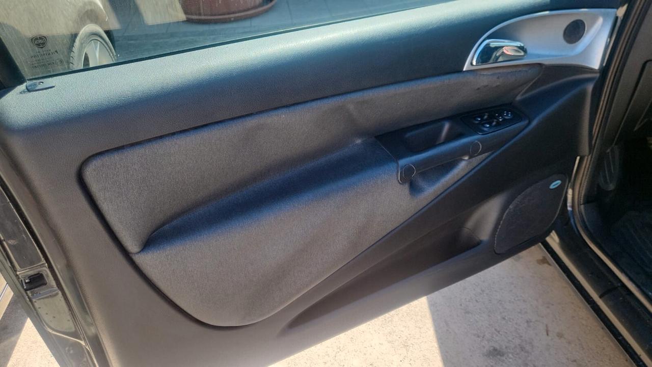 Lancia Ypsilon 1.3 MJT 75 CV Oro