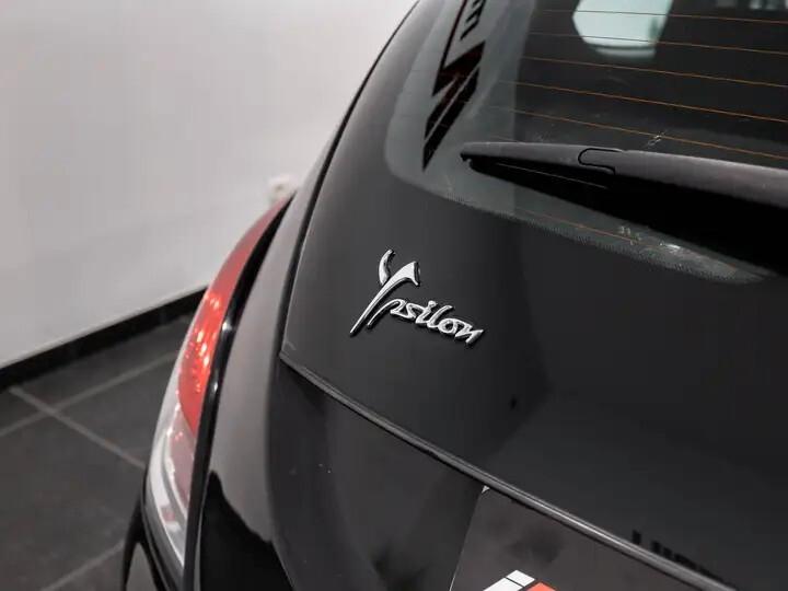 Lancia Ypsilon 1.0 FireFly 5 porte S&S Hybrid Ecochic Silver