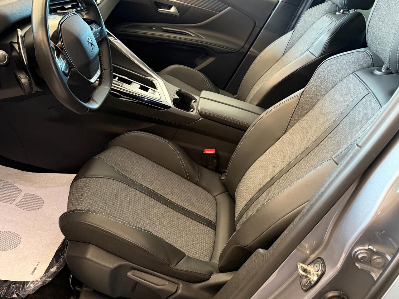 Peugeot 3008 1.5 BLUEHDI 130 cv. AT8 ALLURE PACK (Nav)