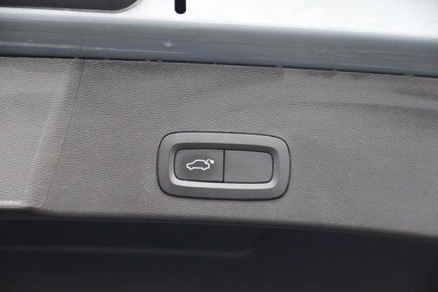 VOLVO XC40 D3 AWD Geartronic R-design