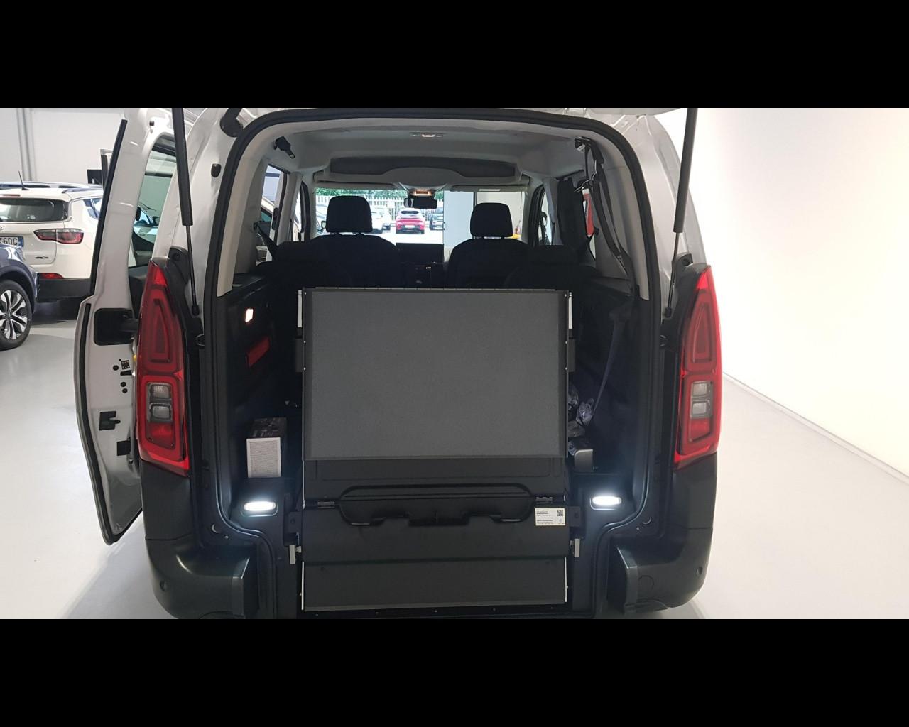 FIAT Doblo Trasporto Disabili con pedana 1.5 bluehdi 130 cv