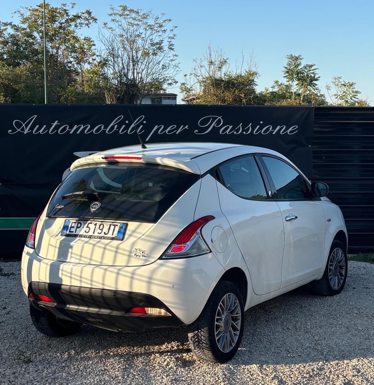 Lancia Ypsilon 0.9 TwinAir 85 CV 5 porte Metano Ecochic Elefantino