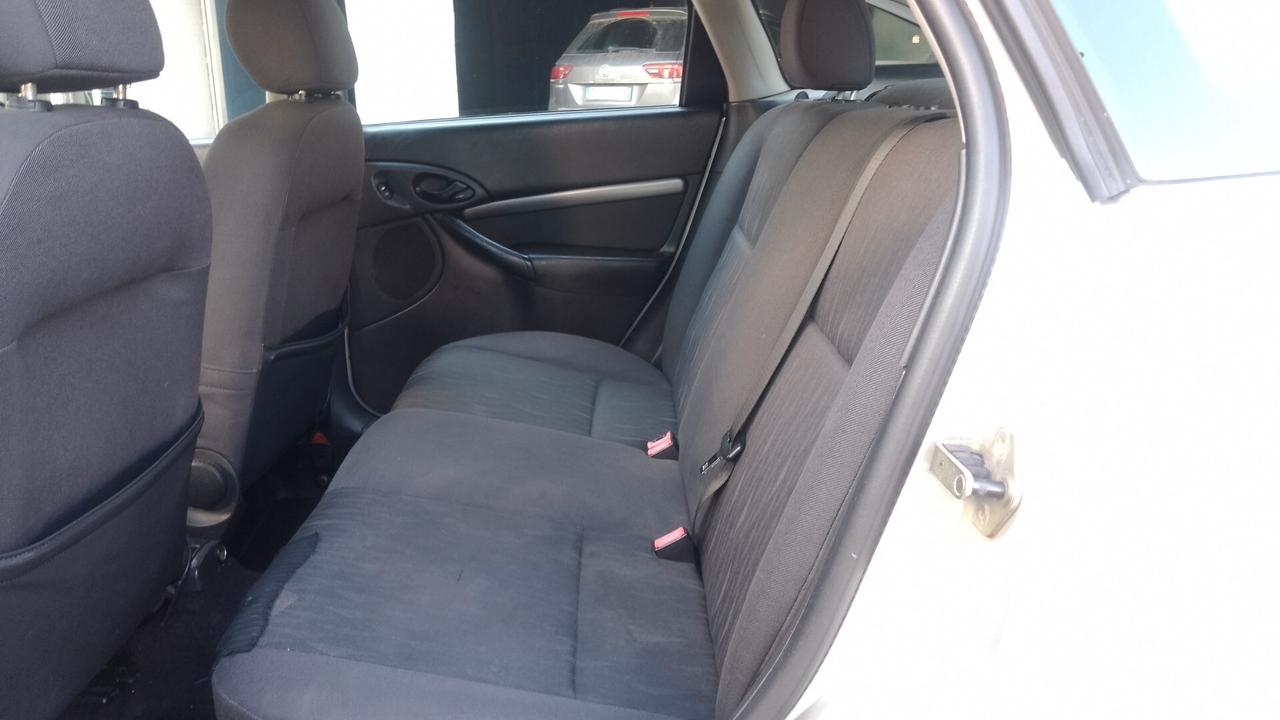 Ford Focus 1.6i 16V cat 5p. Zetec neopatentati