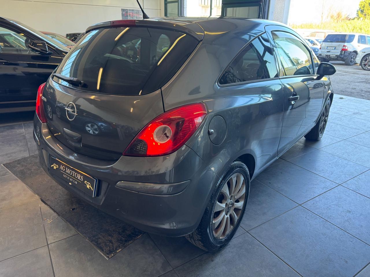 Opel Corsa 1.2 3 porte 123.000KM NEOPATENTATI