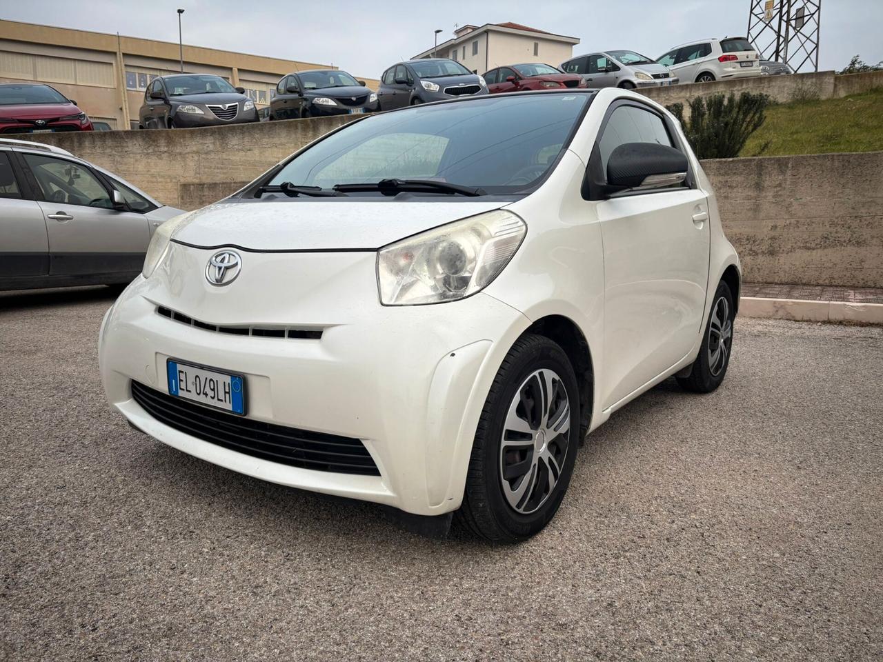 Toyota iQ lounge