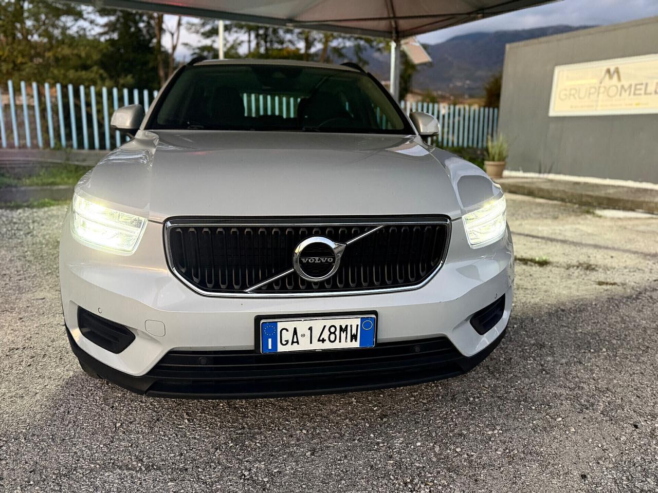 Volvo XC40 T3 Geartronic R-design PARI AL NUOVO