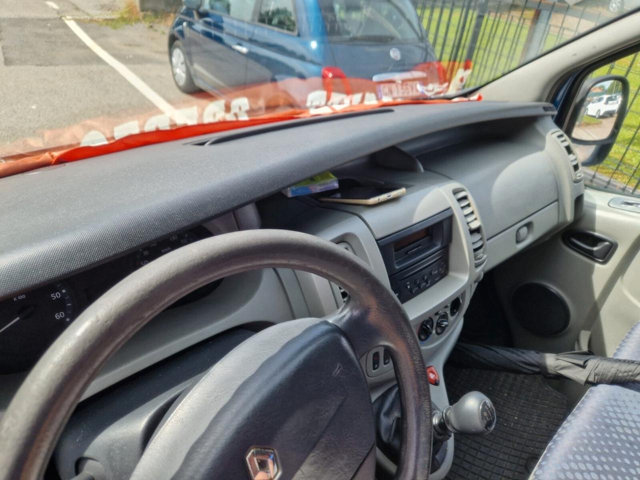 Renault Trafic T29 2.5 dCi/115 PC-TN Passenger Confort 9 POSTI