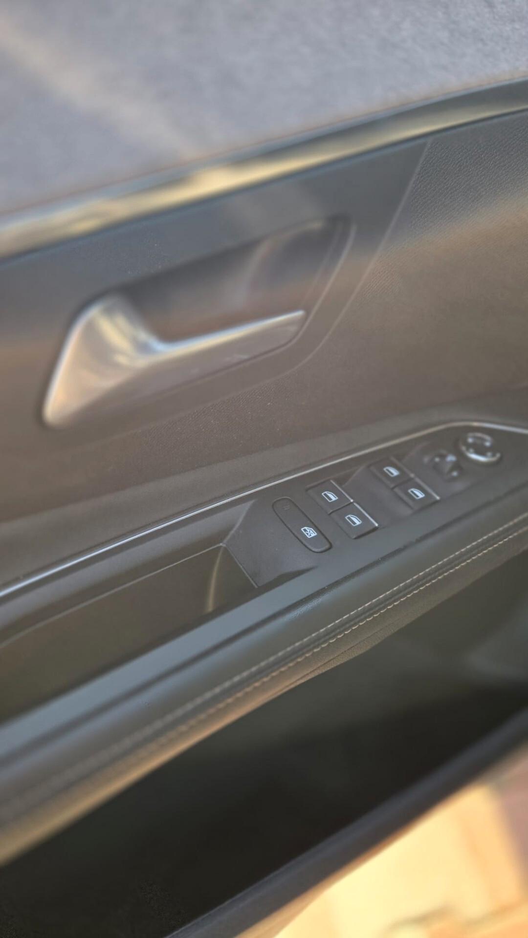 Peugeot 3008 1.6 hybrid4 phev GT 300CV e-eat8 Uff Italy Led USB