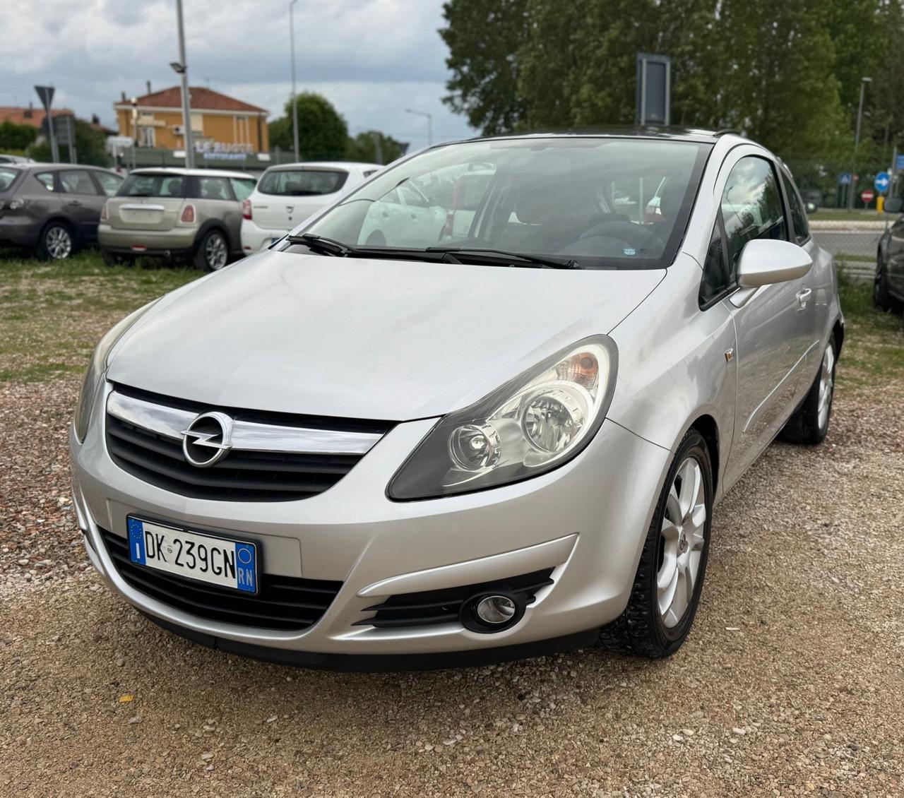 Opel Corsa 1.2 3 porte Sport Neopatentati