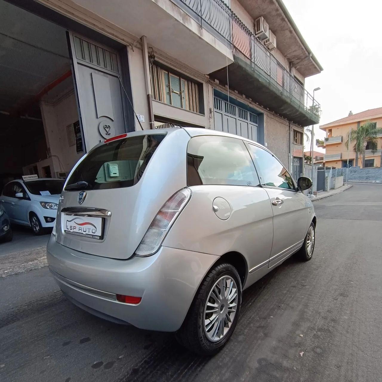 Lancia Ypsilon 1.2 69 CV Unyca