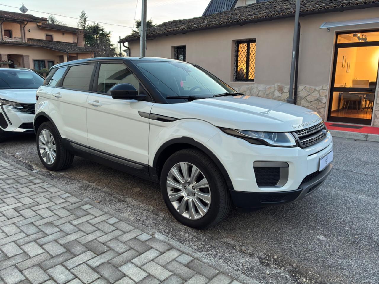 Land Rover Range Evoque 2.0 eD4 5p. SE