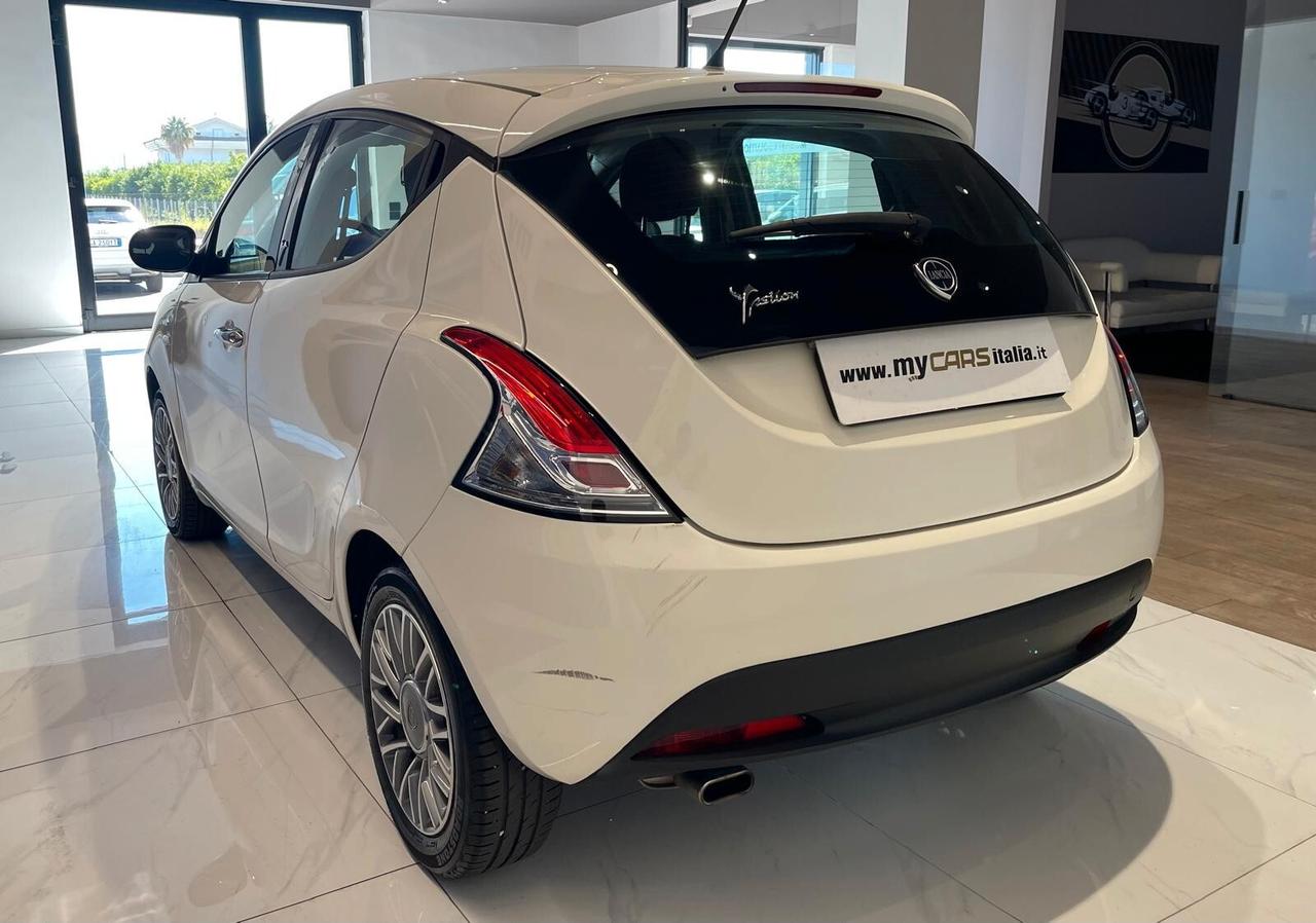 Lancia Ypsilon 1.3 MJT 16V 95 CV 5 porte S&S Silver