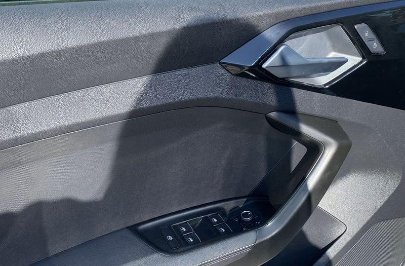 Audi A1 SPB S Line interno ed esterno 1.0 TFSI 110cv s-tronic 30