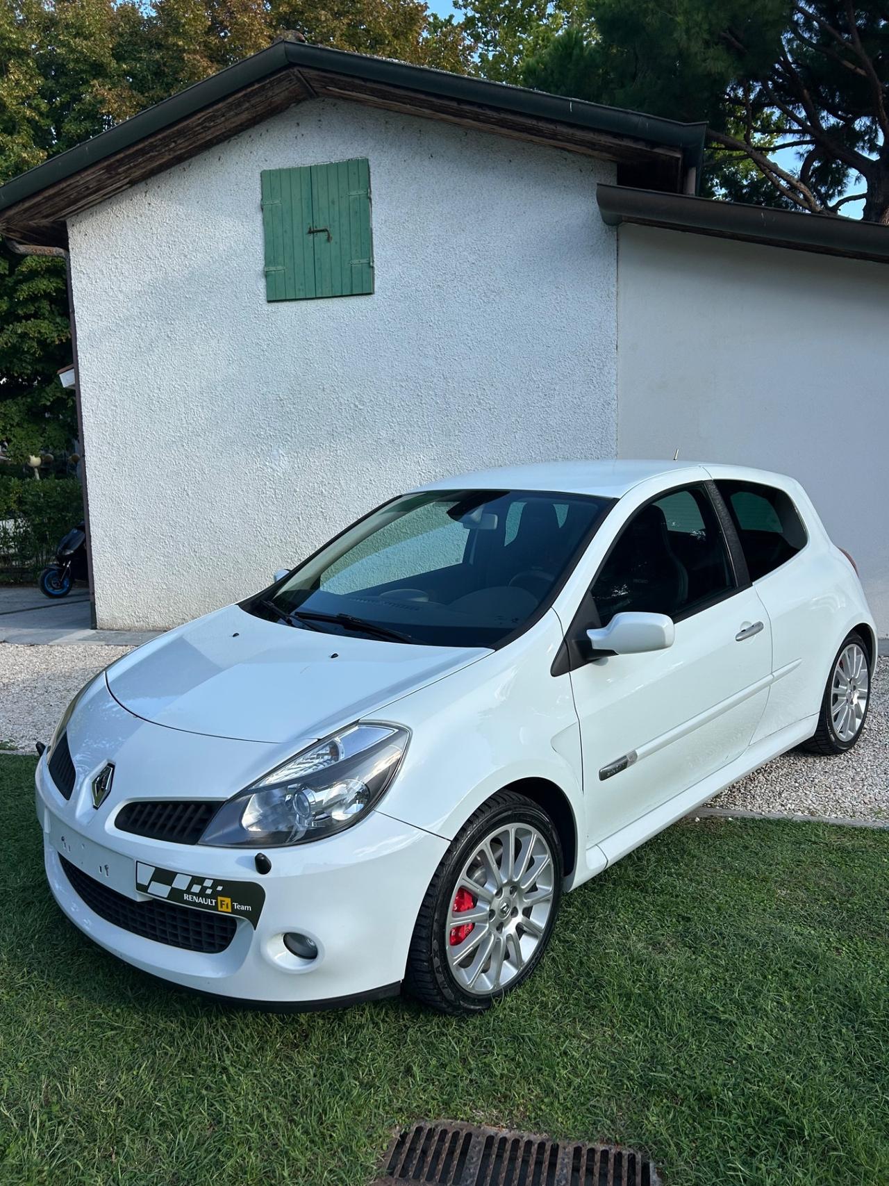 Renault Clio RS F1 Team R27