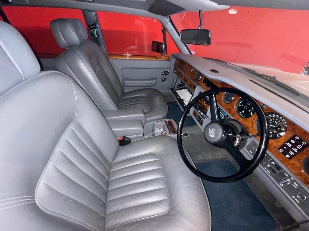 Rolls Royce Silver Spirit silver