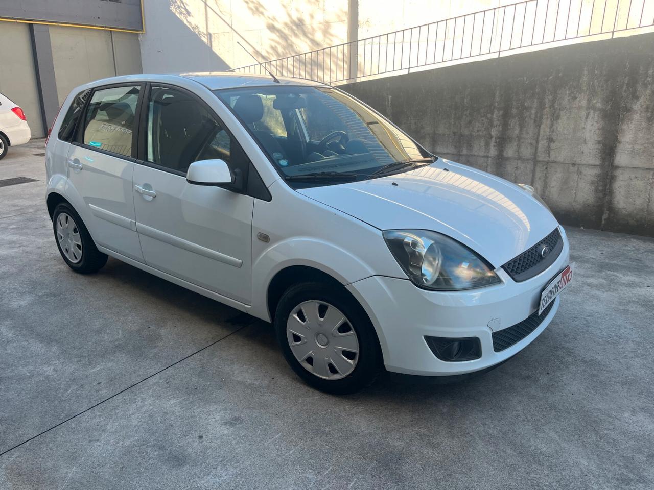 Ford Fiesta 1.2 16V 5p. Ghia