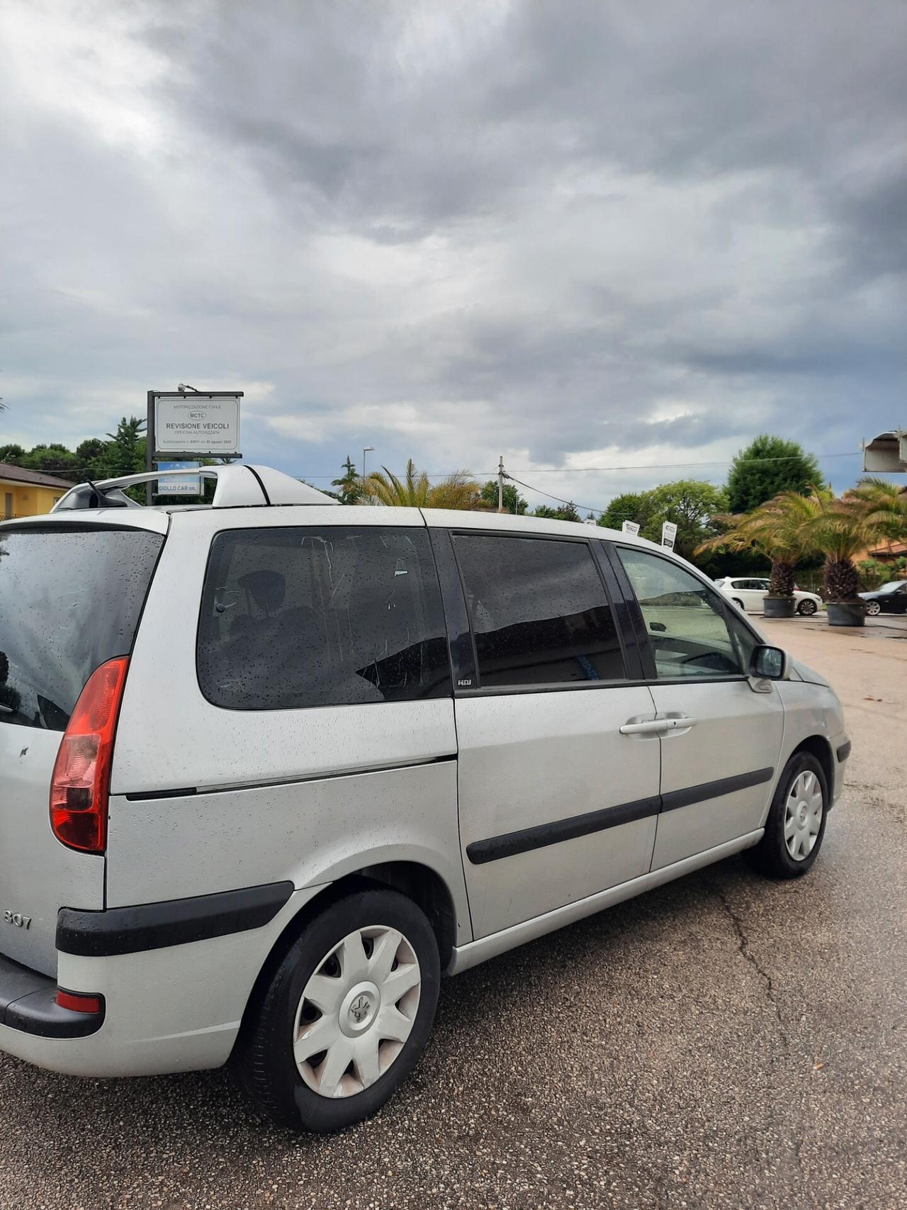Peugeot 807 2.0 HDi FAP SV 7 POSTI