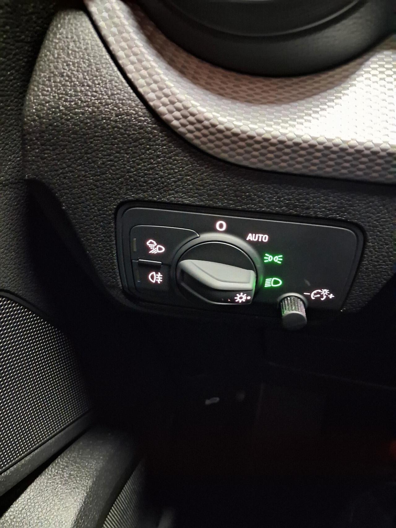 Audi Q2 30 TFSI Business Advanced