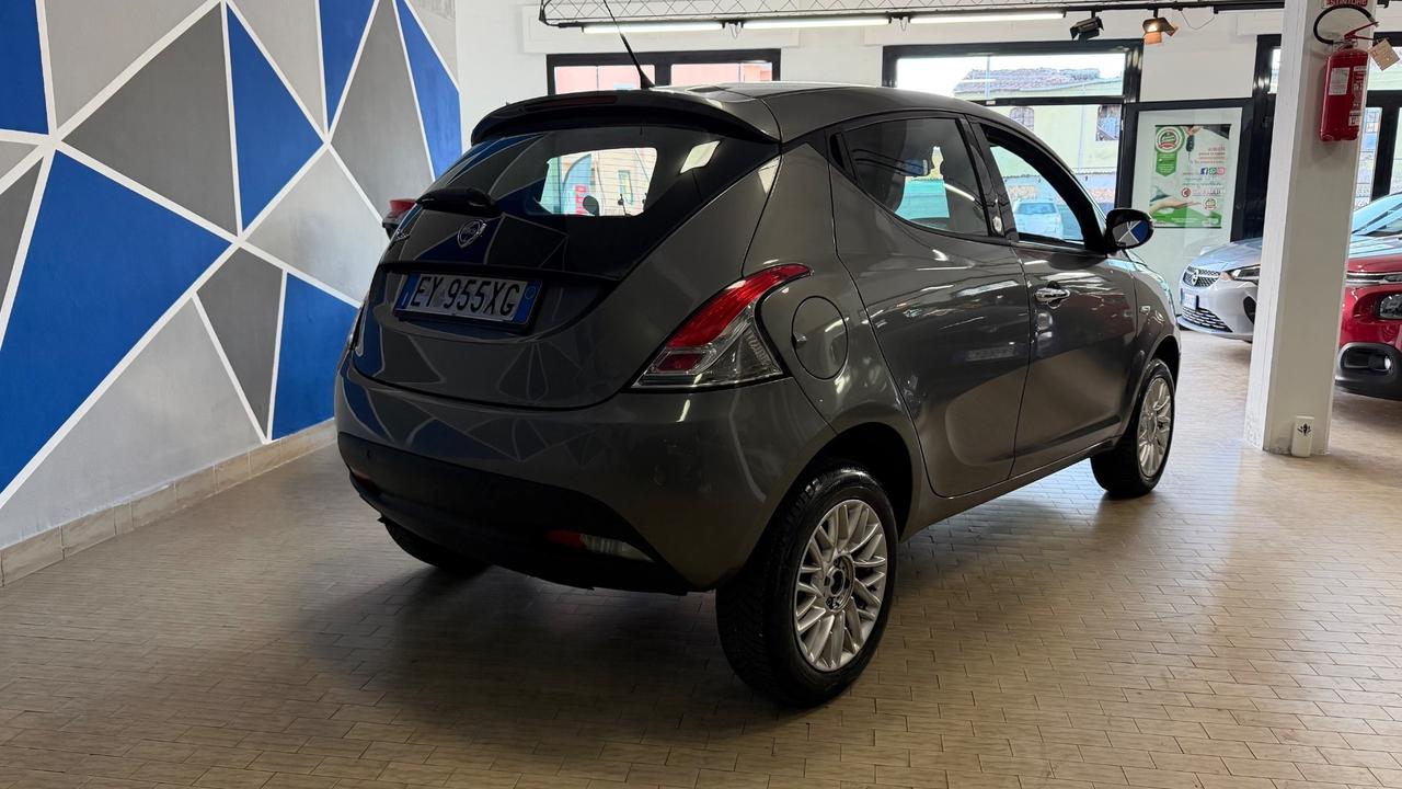 Lancia Ypsilon 0.9 TwinAir 85 CV 5 porte Metano Ecochic Elefantino