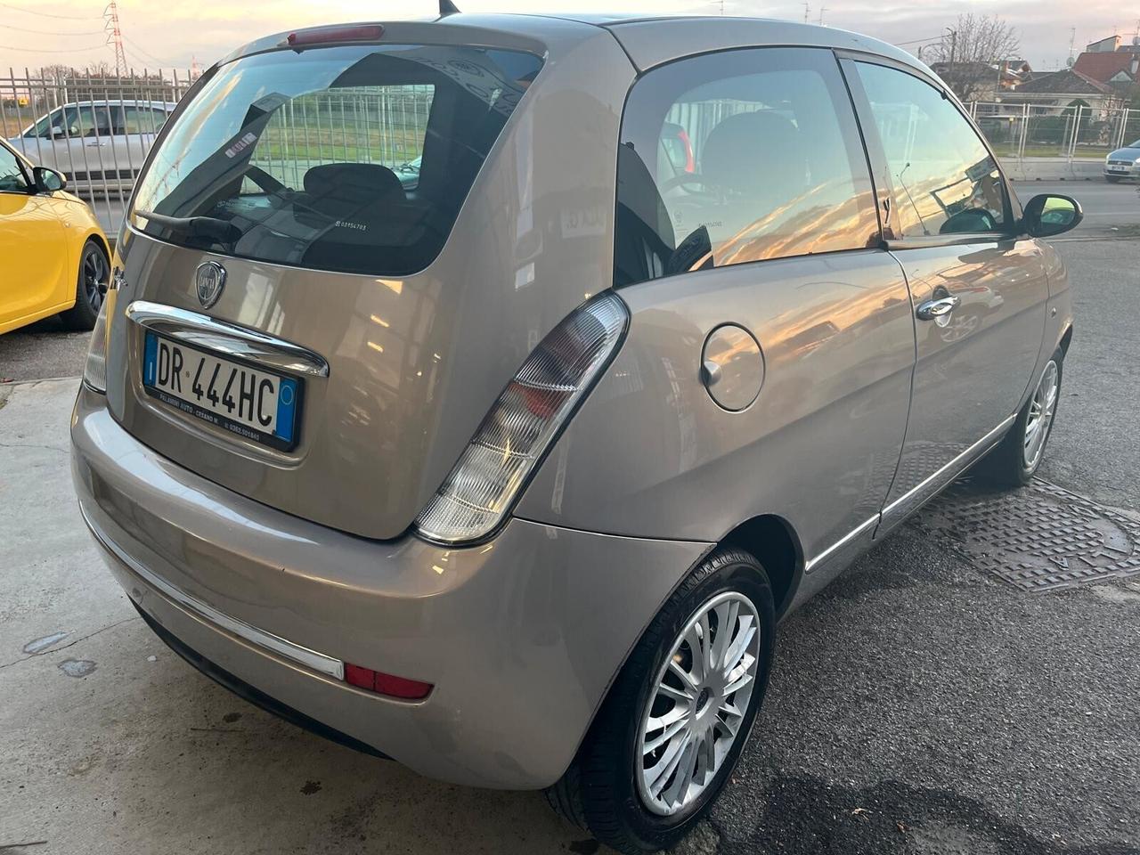 Lancia Ypsilon 1.2 Argento OK NEOPATENTATI